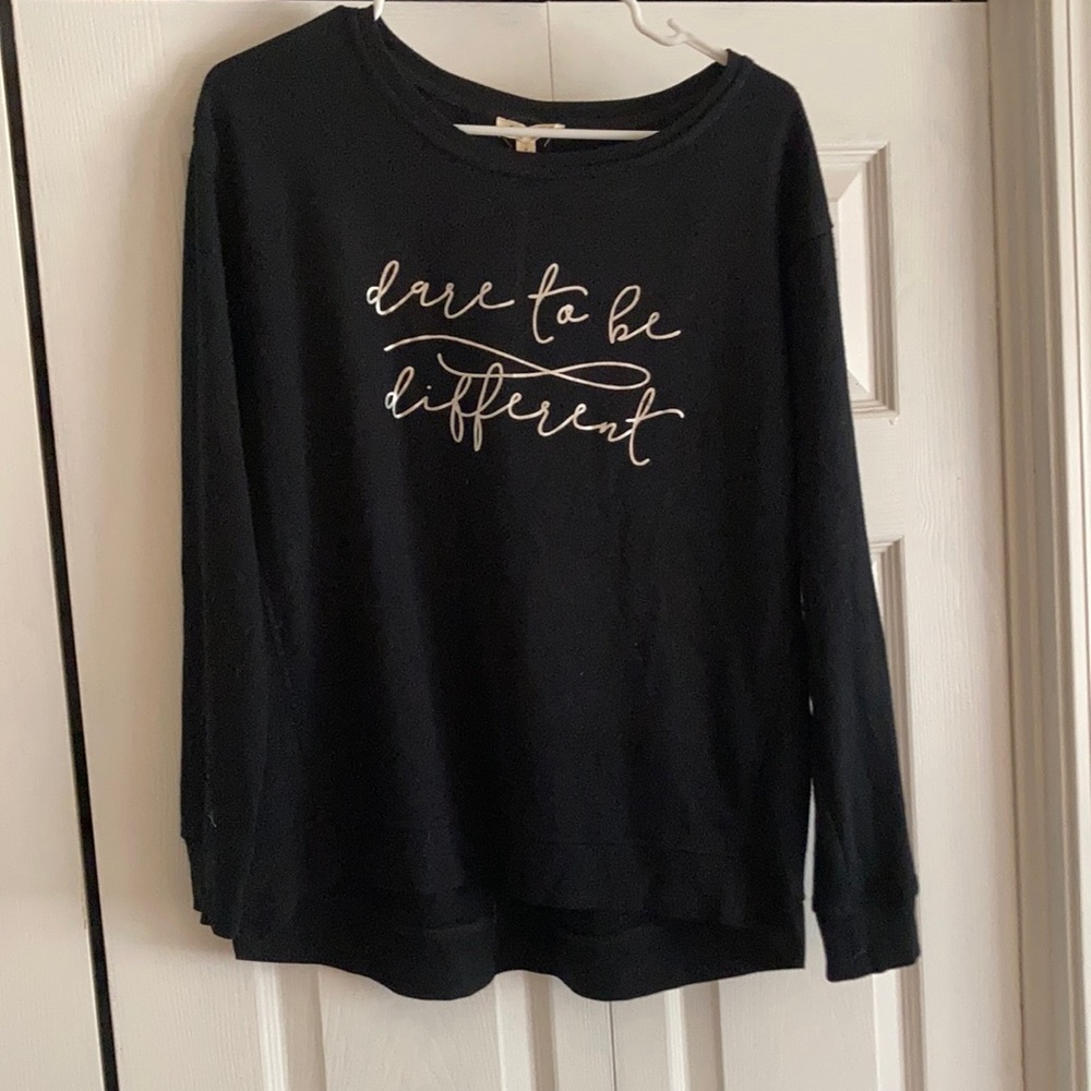 Soft knit long sleeved crew neck. Jane & Delancey